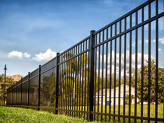 Valla de acero galvanizada personalizada de fábrica para patio de villa