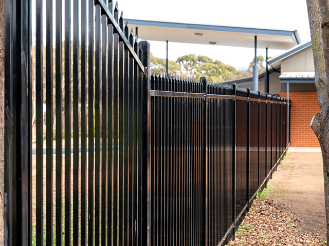 Valla de piquete de acero negro con recubrimiento de polvo de alta calidad, paneles de valla de aluminio tubulares de metal con lanza superior para jardín